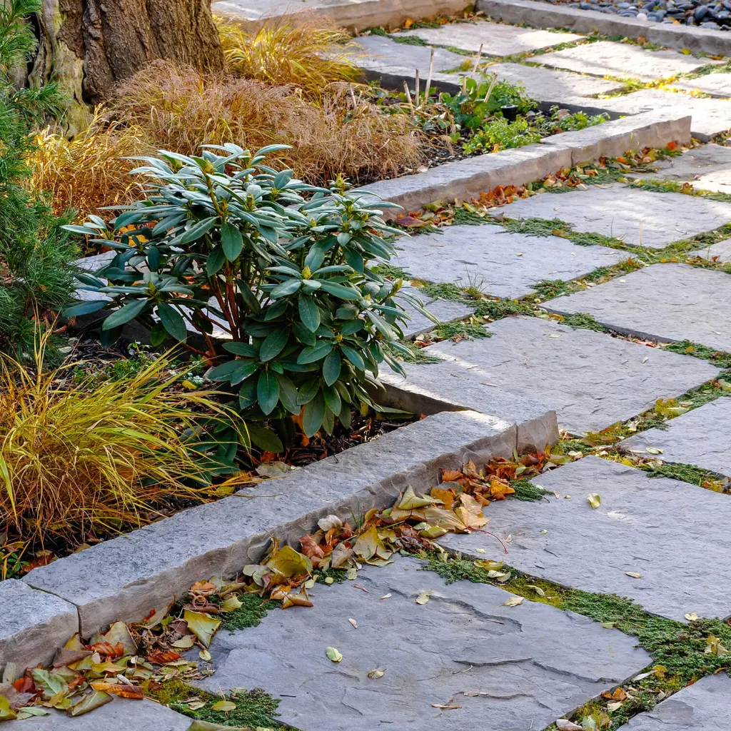 GRK90-Randsteine-Granit-40x20x10-Anwendung.webp