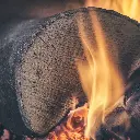 HBU33-Brennholz-Buche-33cm-Ambiente-Feuer2.webp